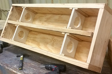 Crates with inserts for round parts